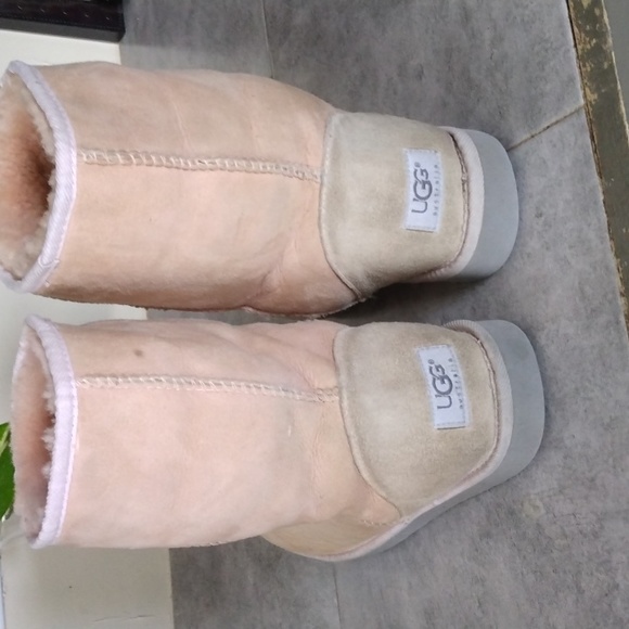 UGG AUSTRALIA BOOTS - Picture 4 of 12
